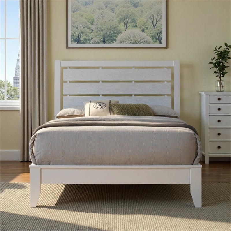Pemberly Row King Bed with Slatted Headboard and Chamfered Legs in White