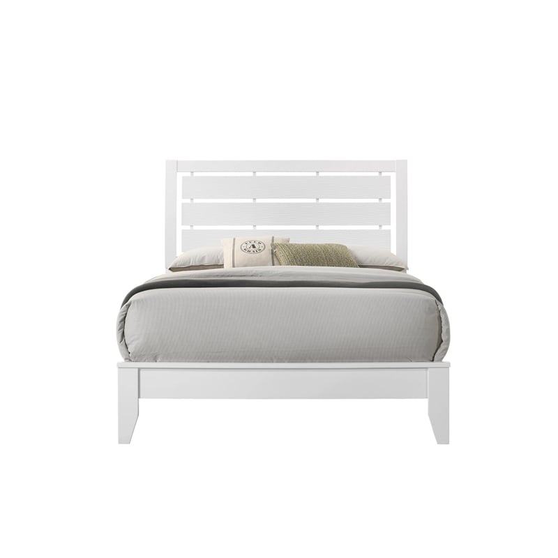 Pemberly Row King Bed with Slatted Headboard and Chamfered Legs in White