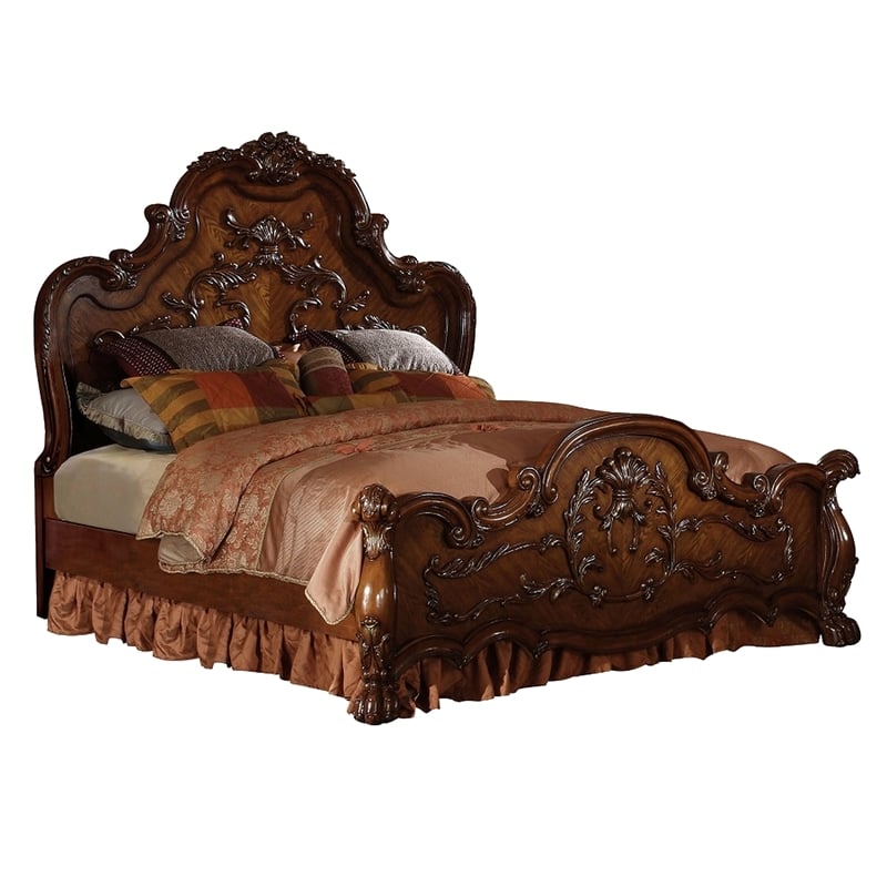 Pemberly Row 4Pc Queen Bedroom Set with Scrolled Headboard & Claw Feet in Oak