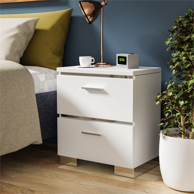 Pemberly Row White Bedroom Set with 2 Nightstands and Queen Bed