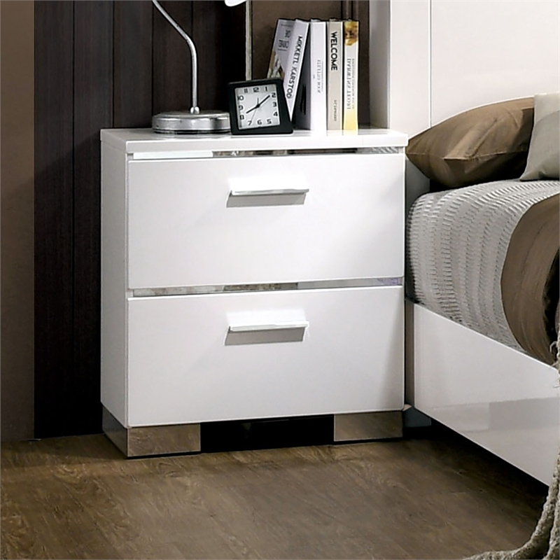 Pemberly Row White Bedroom Set with 2 Nightstands and Queen Bed