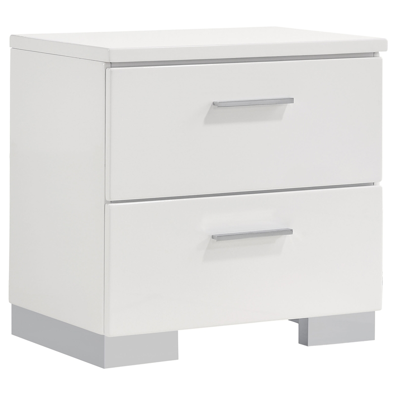 Pemberly Row 5 Piece Queen Platform Bedroom Set in White High Gloss