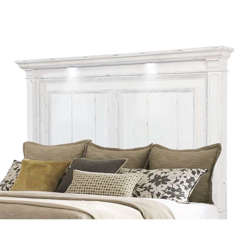 Pemberly Row 4-Piece Traditional Queen Bedroom Set in Vintage White