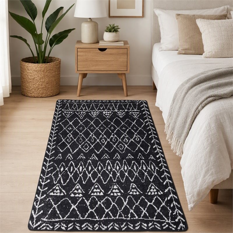Pemberly Row Polyester Hypnose Soho Carpet in Black 140 x 190 cm