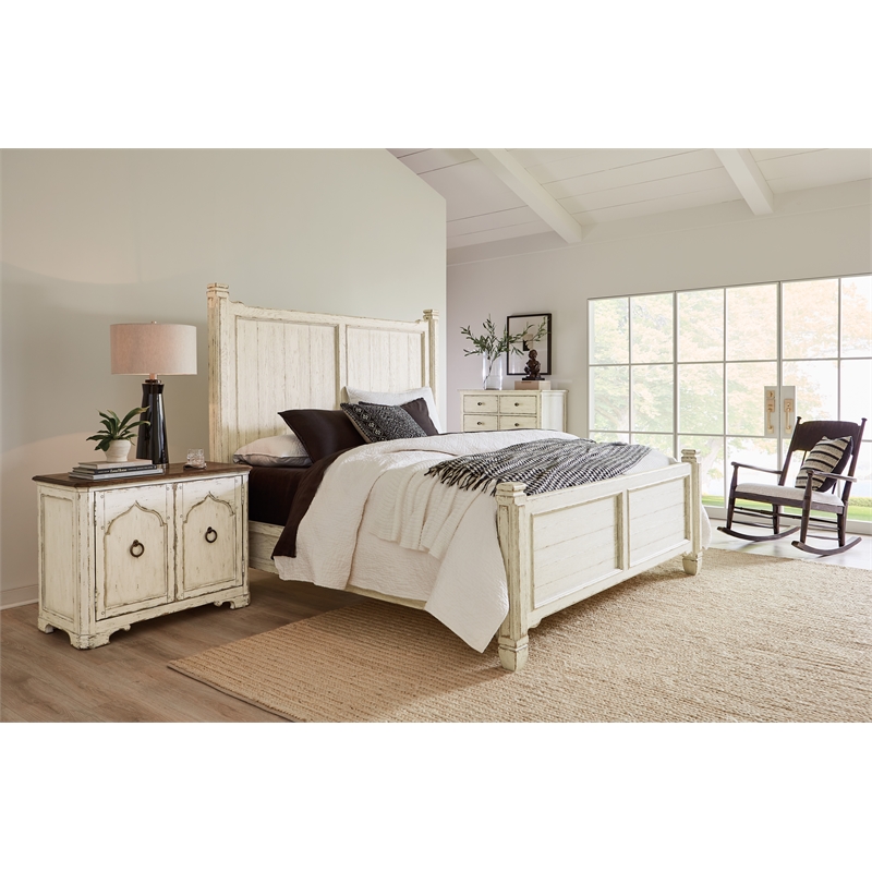 Beaumont Lane Farmhouse Wood California King Panel Bed in White