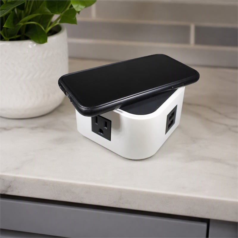 Scranton & Co Quad Power Station with Wireless Charging in White