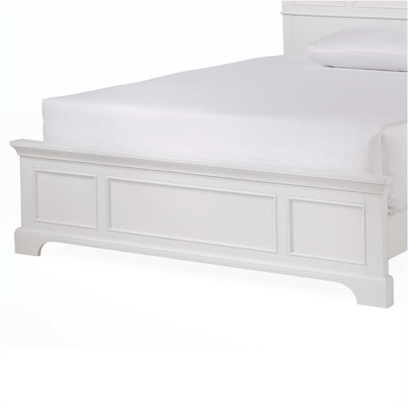 Hawthorne Collections Contemporary Wood Queen Panel Bed in White