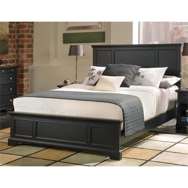 Hawthorne Collections Traditional Wood King Panel Bed in Black