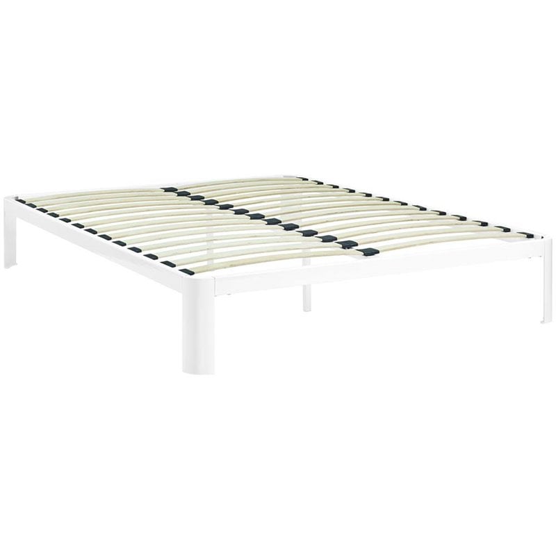 Hawthorne Collection Queen Platform Bed in White