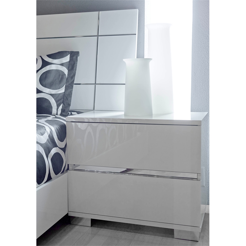 2PC Set with 1 Dresser and 1 Nightstand in White