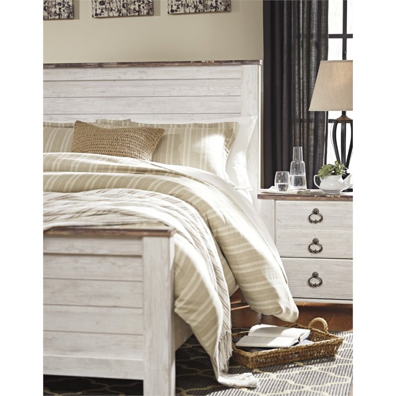 Home Square Set of 2 Queen Panel Bed & 4-Drawer Door Chest in Whitewash