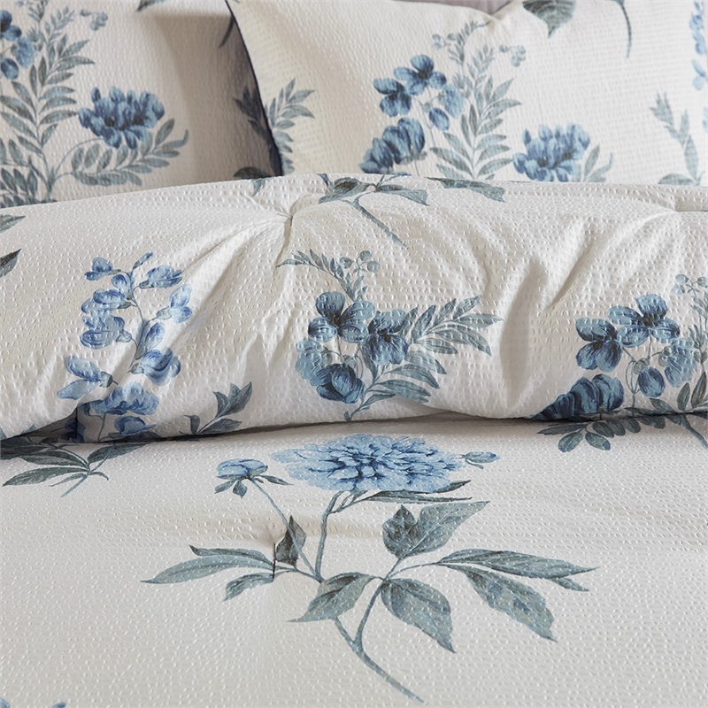 Maklaine 7-Piece Seersucker Comforter Set with Throw Blanket in Blue