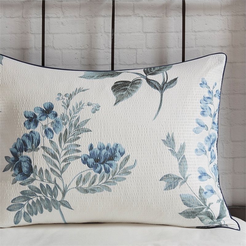 Maklaine 7-Piece Seersucker Comforter Set with Throw Blanket in Blue