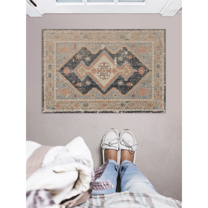 Laysan Home Traditional Machine Made Polyester 2'x3' Rug in Ivory