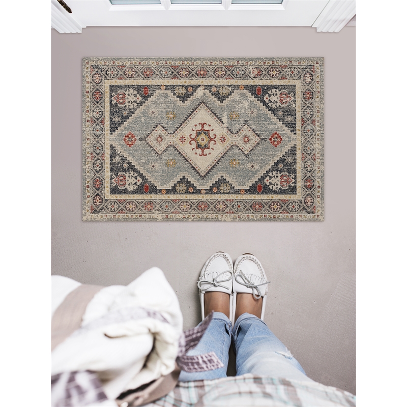 Laysan Home Traditional Machine Made Polyester 2'x3' Rug in Ivory