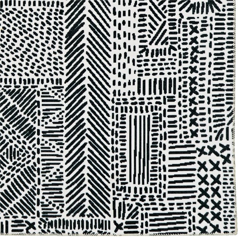 Laysan Home Transitional Washable Polyester 2'x3' Rectangle Rug in Ivory / Black