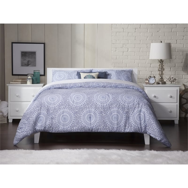 Leo & Lacey Transitional Solid Wood Queen Platform Bed with USB Charger in White