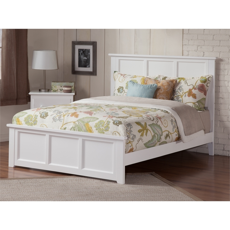 Leo & Lacey Madison Queen Wood Foundation Bed with Matching Footboard in White