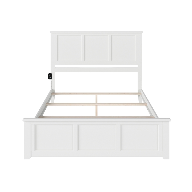 Leo & Lacey Madison Queen Wood Foundation Bed with Matching Footboard in White