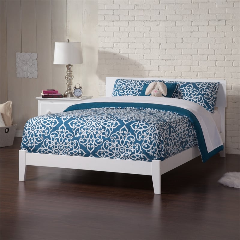 Leo & Lacey Contemporary Full Solid Wood Foundation Bed in White