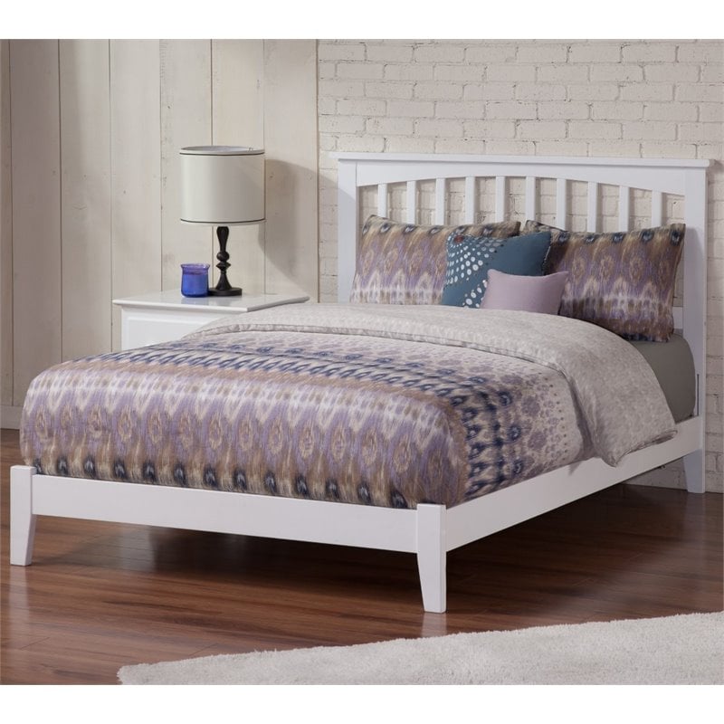 Leo & Lacey Contemporary Full Solid Wood Foundation Bed in White