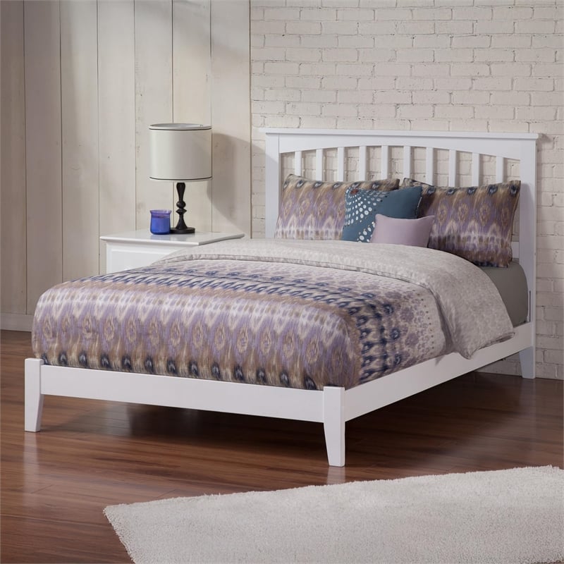 Leo & Lacey Contemporary Full Solid Wood Foundation Bed in White