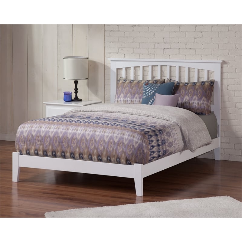 Leo & Lacey Contemporary Full Solid Wood Foundation Bed in White