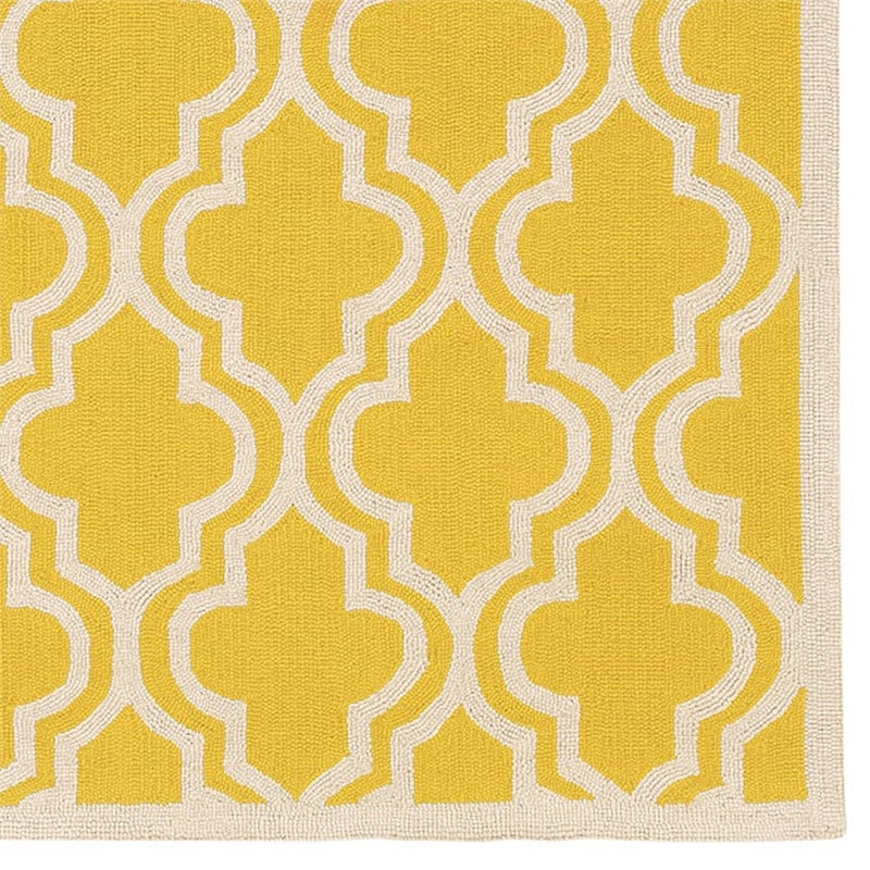 Riverbay Furniture 5' x 7' Hand Hooked Quatrefoil Wool Rug in Yellow