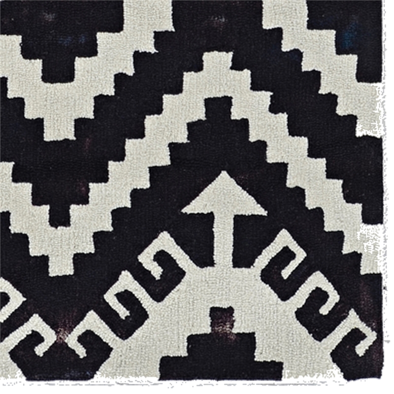 Riverbay Furniture Transitional Polyester 5'x7' Rug in Ivory and Black