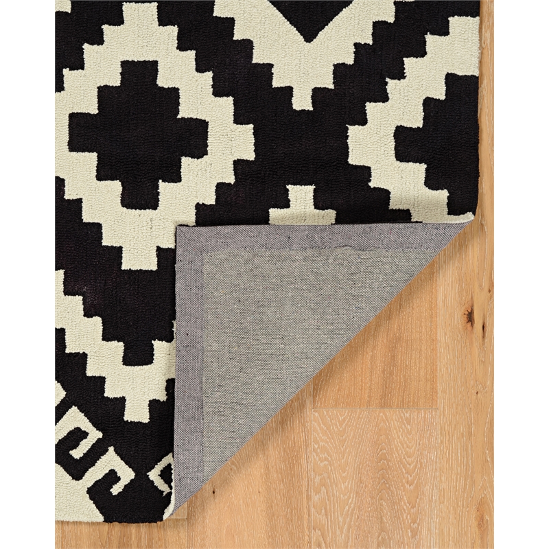 Riverbay Furniture Transitional Polyester 5'x7' Rug in Ivory and Black