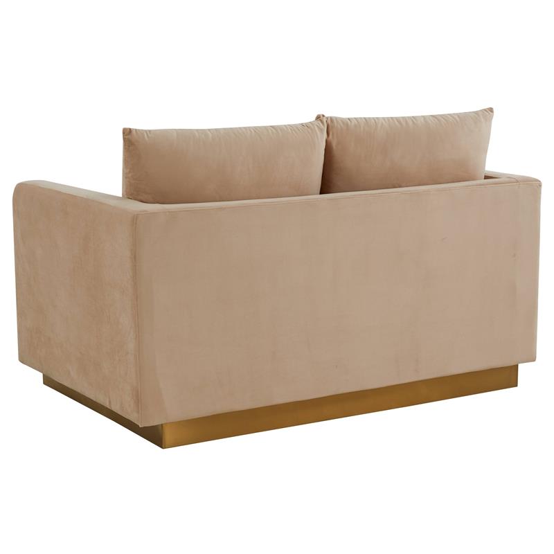 LeisureMod Nervo Modern Velvet Loveseat With Gold Base In Beige
