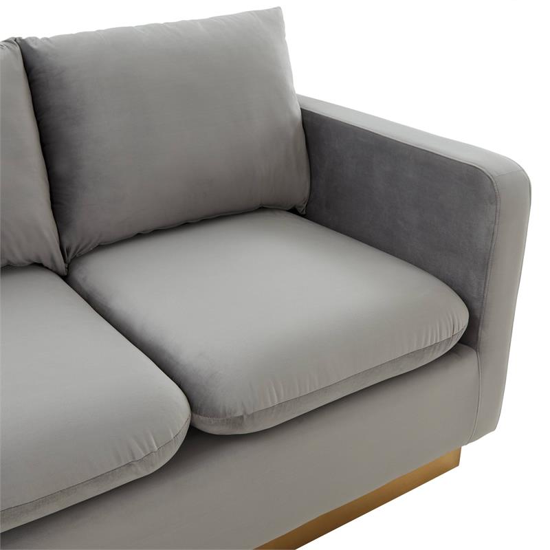 LeisureMod Nervo Modern Velvet Loveseat With Gold Base In Light Gray