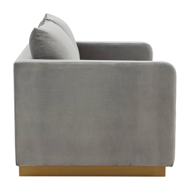 LeisureMod Nervo Modern Velvet Loveseat With Gold Base In Light Gray