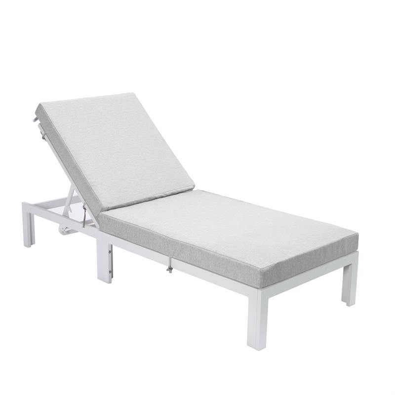 LeisureMod Chelsea Aluminum Outdoor Chaise Lounge Chair With Light Grey Cushion