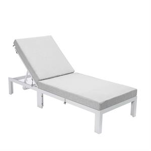 LeisureMod Chelsea Aluminum Outdoor Chaise Lounge Chair With Light Grey Cushion