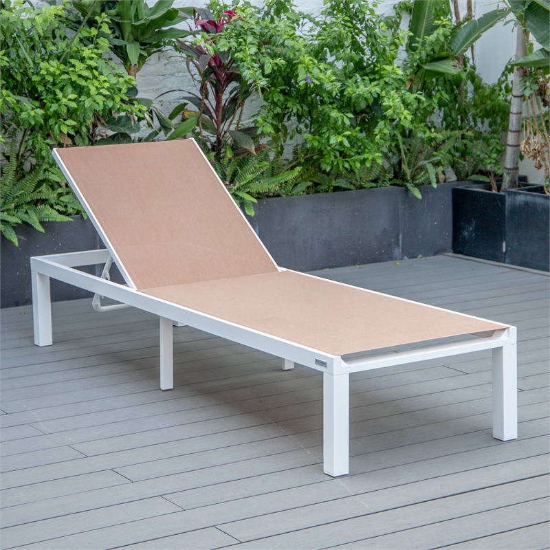 LeisureMod Marlin 2 White Aluminum Lounge Chair and Fire Pit Table Light Brown