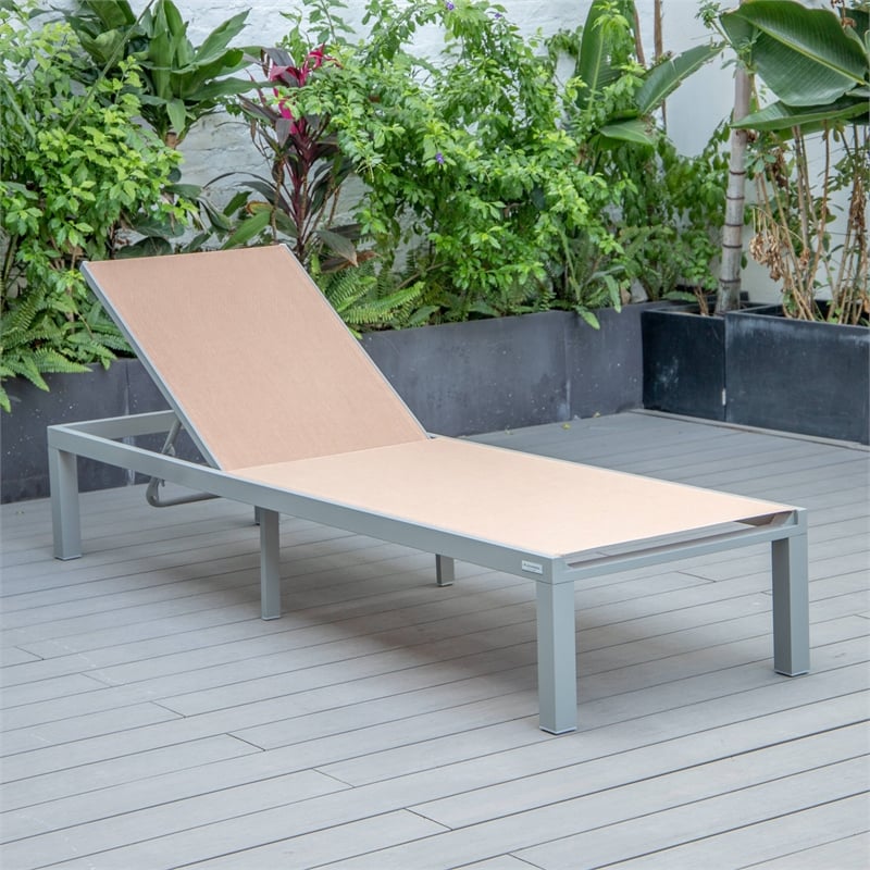 LeisureMod Marlin 2 Gray Aluminum Lounge Chair and Fire Pit Table Light Brown