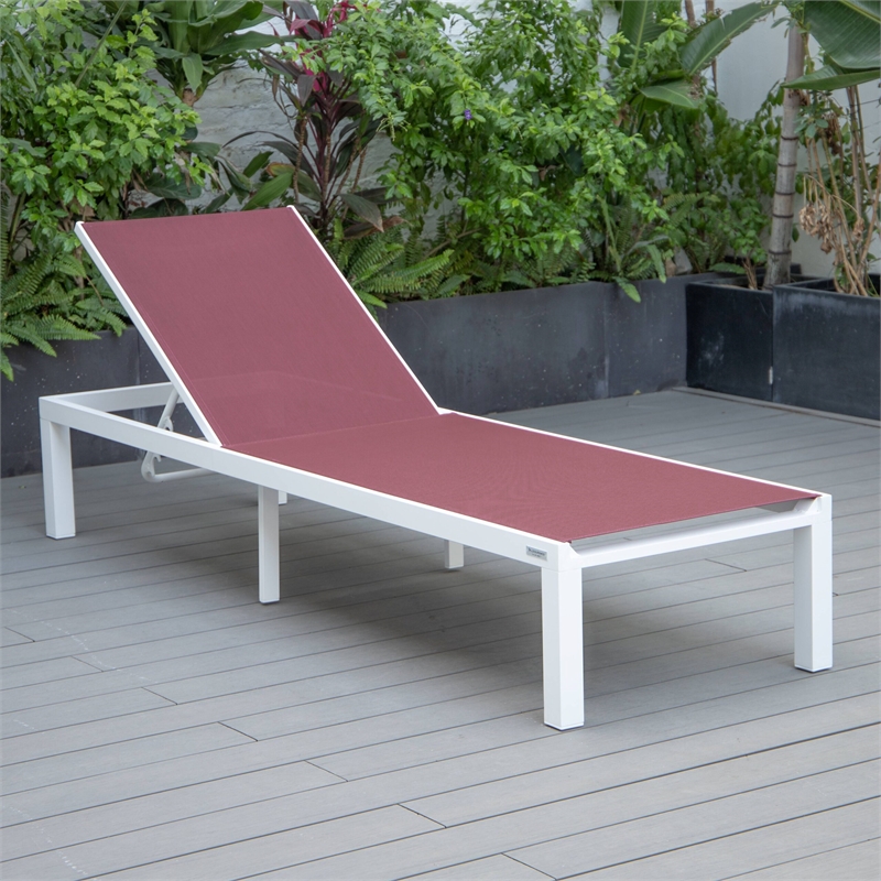 LeisureMod Marlin White Aluminum Lounge Chair and Fire Pit Table Red