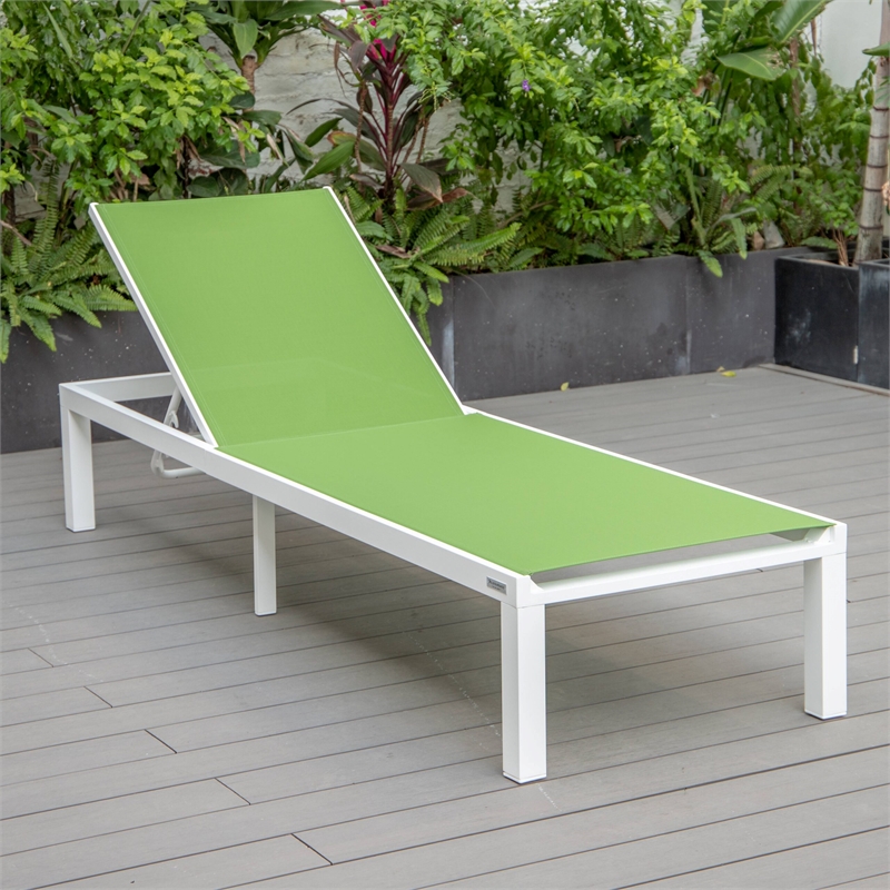 LeisureMod Marlin White Aluminum Lounge Chair and Fire Pit Table Green