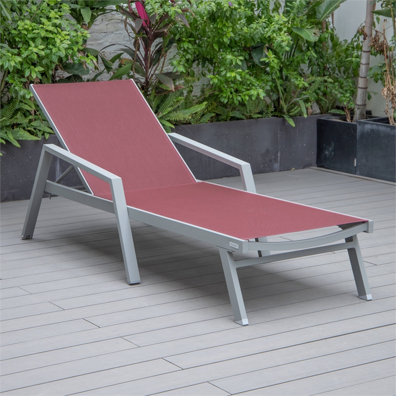 LeisureMod Marlin 2 Gray Aluminum Lounge Armchair and Fire Pit Red