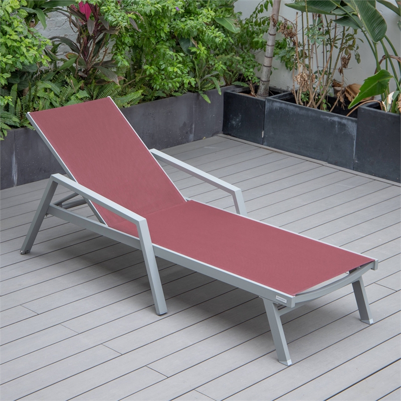LeisureMod Marlin 2 Gray Aluminum Lounge Armchair and Fire Pit Red
