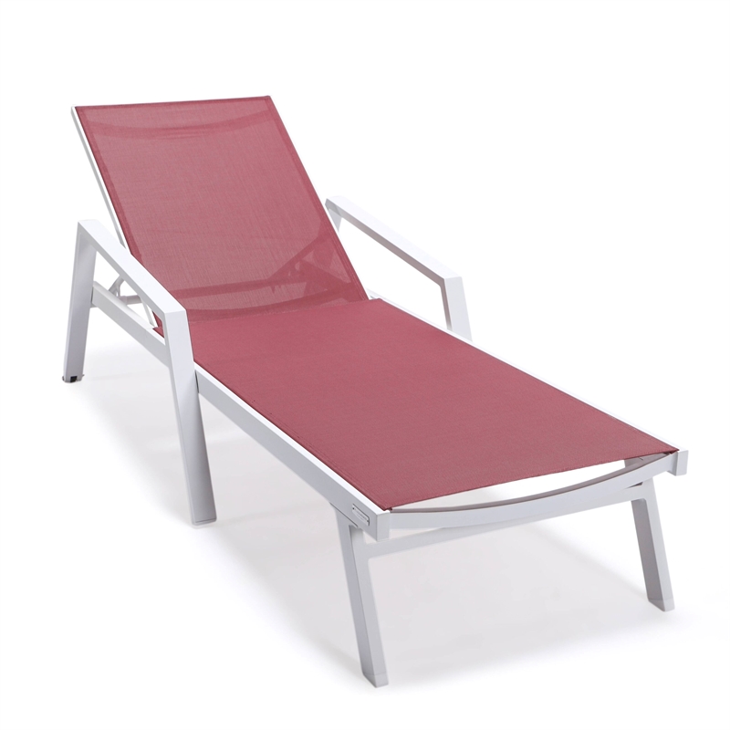 LeisureMod Marlin White Aluminum Lounge Armchair and Fire Pit Red