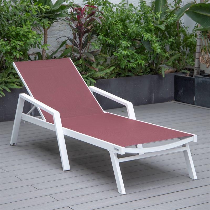 LeisureMod Marlin White Aluminum Lounge Armchair and Fire Pit Red