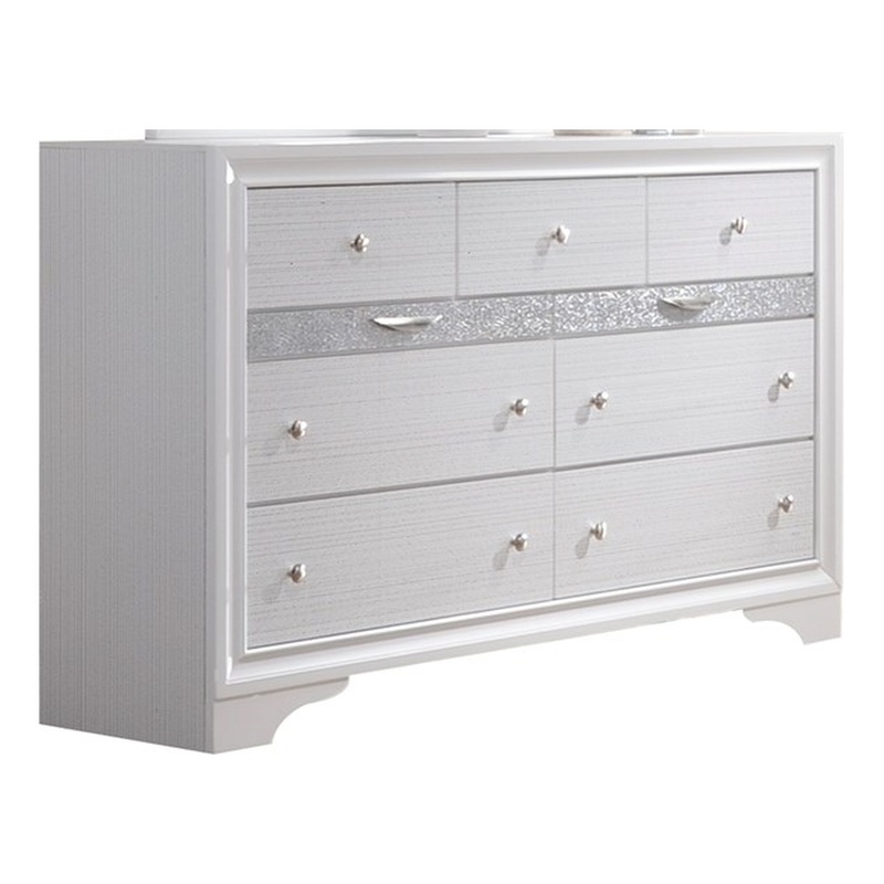 Matrix Traditional Style 7 Drawer Dresser in White made with Wood