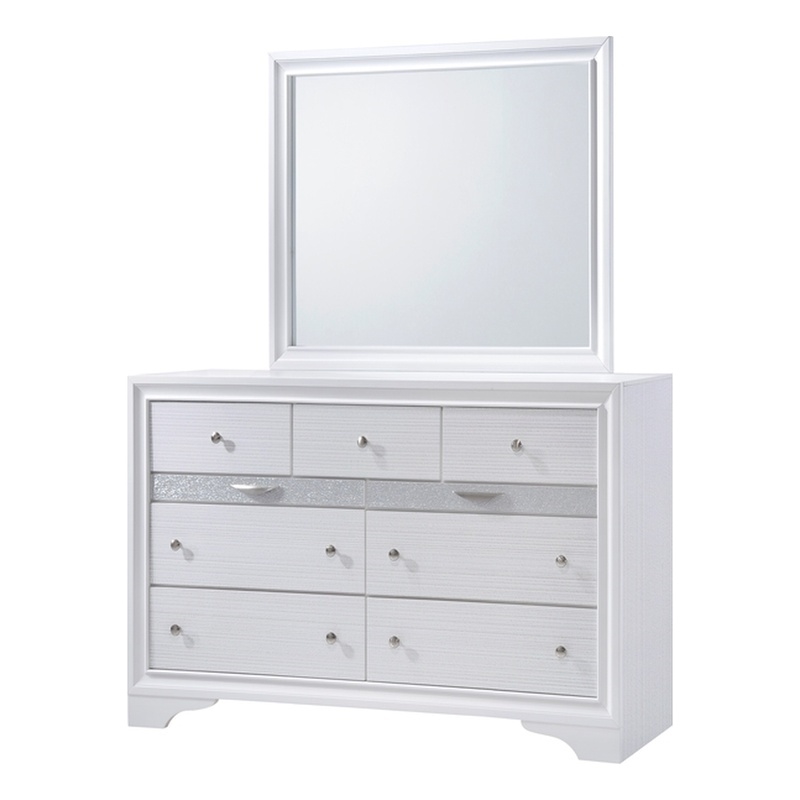 Matrix Traditional Style 7 Drawer Dresser in White made with Wood
