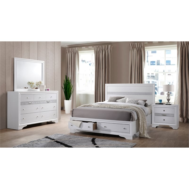 Matrix Traditional Style Queen 4 PC Storage Bedroom Set in White made with Wood