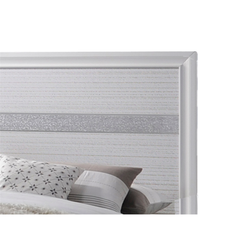 Matrix Traditional Style King 4 PC Storage Bedroom Set in White made with Wood