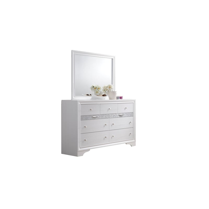 Matrix Traditional Style King 5 PC Storage Bedroom Set in White made with Wood