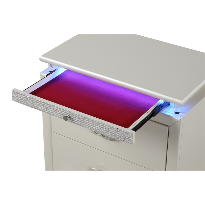 Perla 5-Piece Wood Queen Bedroom Set in Milky White