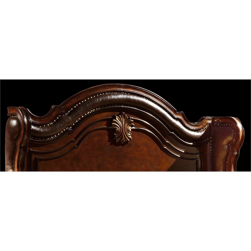 Bella Traditional Style King Bed Made with Wood in Dark Walnut